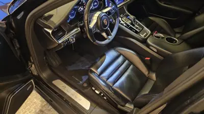 Porsche Panamera Sport Turismo 2018 - 71900 EUR, 135500 km - AUTO.MOTO.pt - 135500km - foto 34 de 49