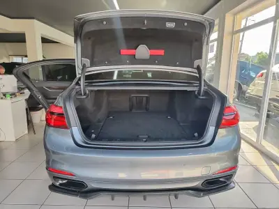 BMW 740 2018 - 29950 EUR, 249000 km - AUTO.MOTO.pt - 249000km - foto 17 de 41