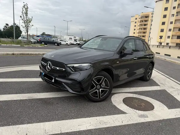 Mercedes-Benz GLC 300 2025 - 65000 EUR, 30000 km - AUTO.MOTO.pt - 30000km - foto 2 de 13