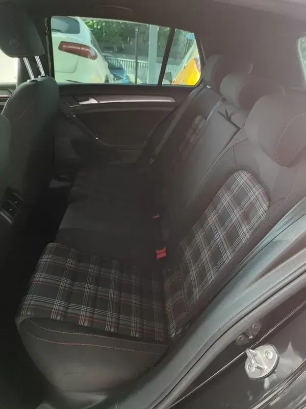 Volkswagen Golf 2018 - 26750 EUR, 99000 km - AUTO.MOTO.pt - 99000km - foto 14 de 39