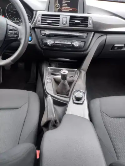 BMW 320 2013 - 14750 EUR, 170000 km - AUTO.MOTO.pt - 170000km - foto 25 de 30