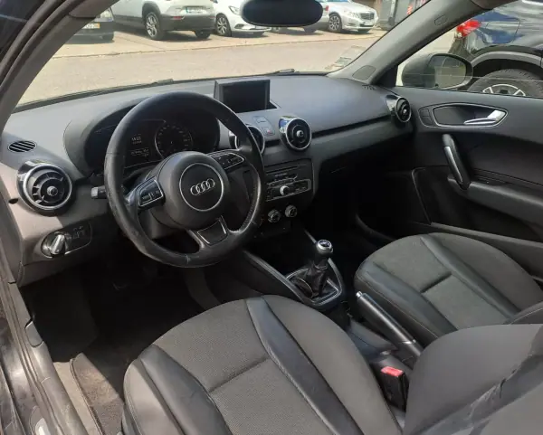 Audi A1 2012 - 8990 EUR, 206000 km - AUTO.MOTO.pt - 206000km - foto 9 de 20