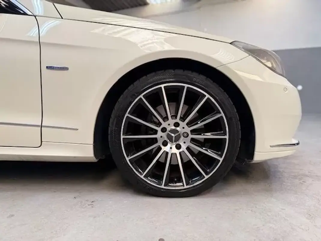 Mercedes-Benz E 250 2009 - 13999 EUR, 270019 km - AUTO.MOTO.pt - 270019km - foto 5 de 17