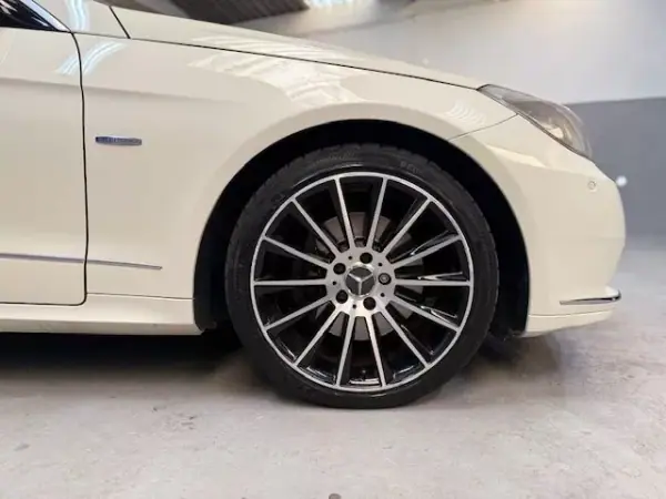 Mercedes-Benz E 250 2009 - 13999 EUR, 270019 km - AUTO.MOTO.pt - 270019km - foto 5 de 17