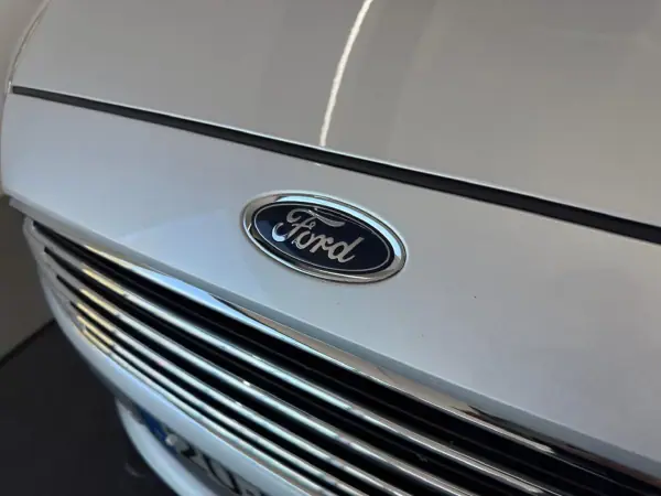 Ford C-Max 2015 - 12990 EUR, 69603 km - AUTO.MOTO.pt - 69603km - foto 13 de 32