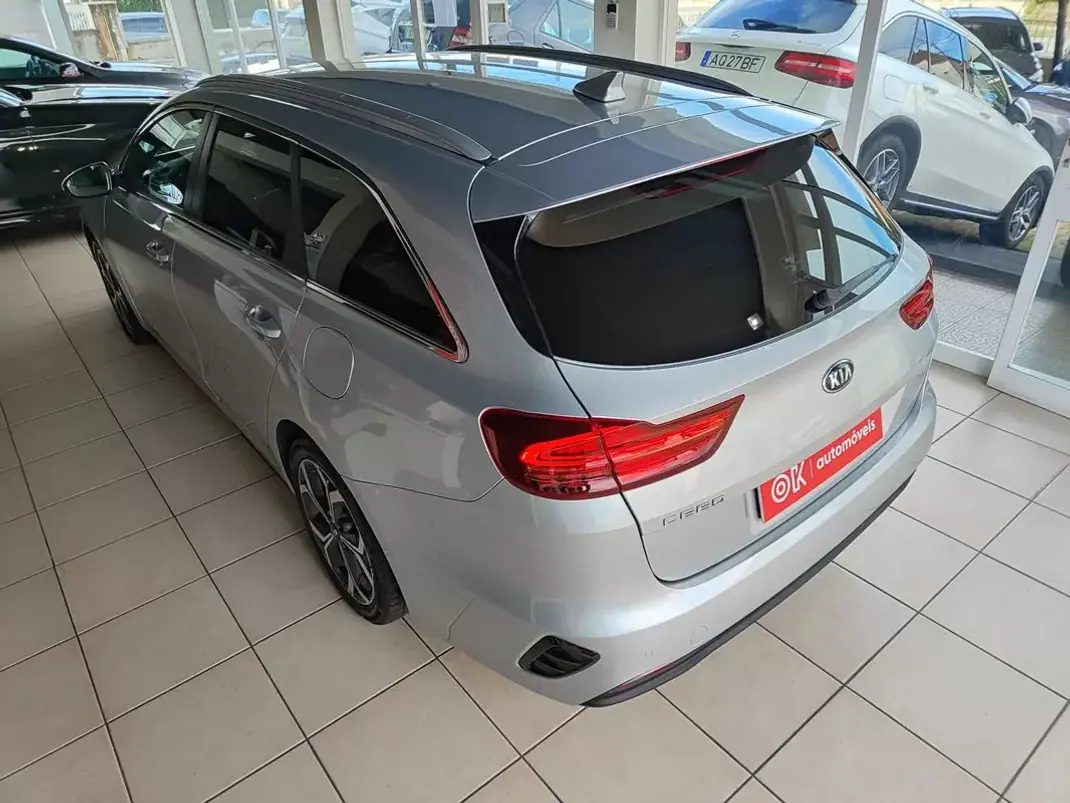 Kia Ceed SW 2019 - 18250 EUR, 70500 km - AUTO.MOTO.pt - 70500km - foto 8 de 35