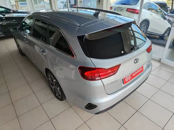 Kia Ceed SW 2019 - 18250 EUR, 70500 km - AUTO.MOTO.pt - 70500km - foto 8 de 35