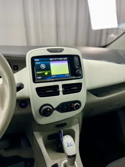 Renault Zoe 2016 - 8250 EUR, 23000 km - 23000km - foto 10 de 15