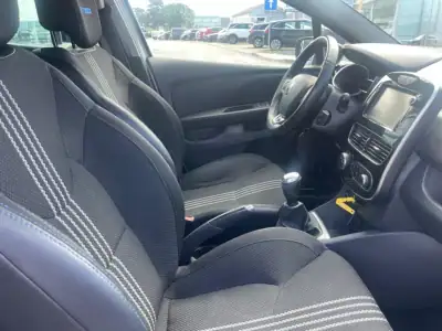 Renault Clio 2018 - 11850 EUR, 60877 km - AUTO.MOTO.pt - 60877km - foto 22 de 25