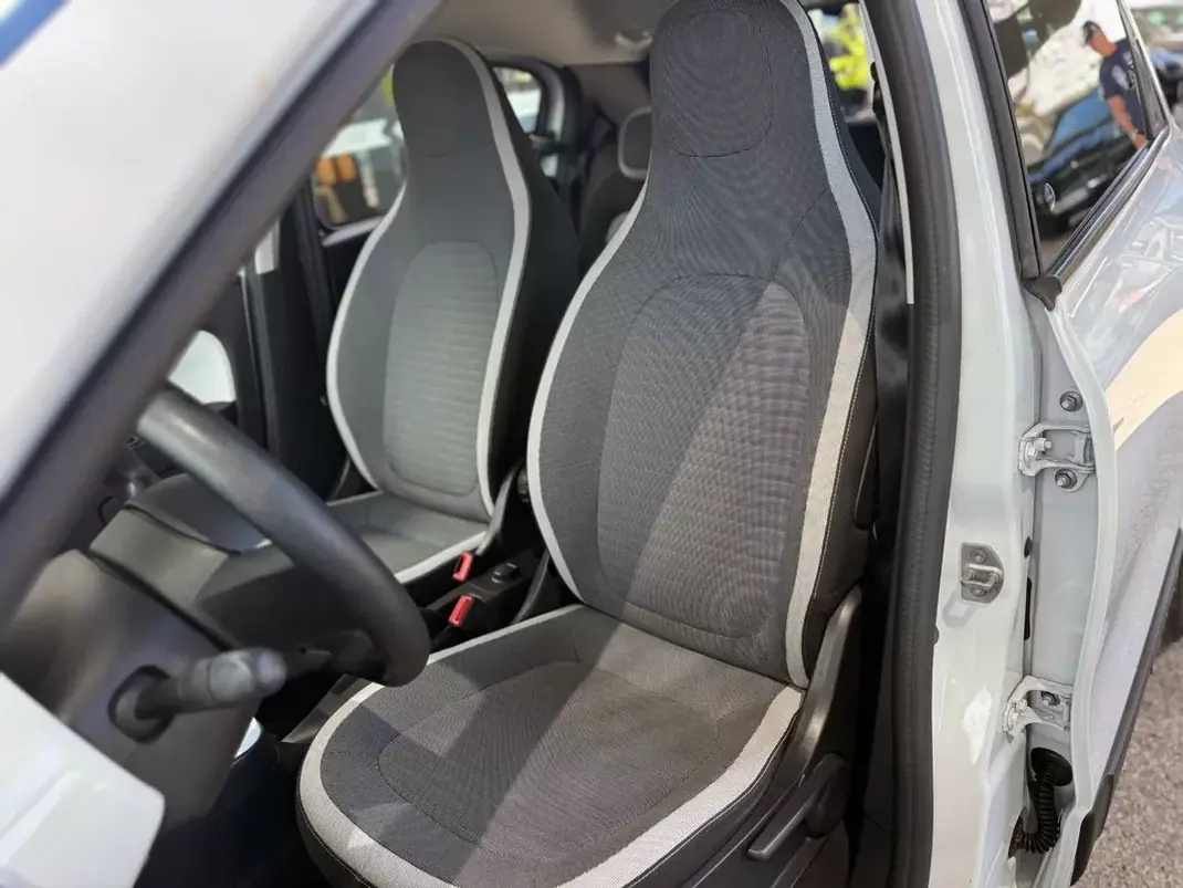 Renault Twingo 2021 - 13900 EUR, 48785 km - AUTO.MOTO.pt - 48785km - foto 19 de 22