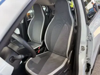 Renault Twingo 2021 - 13900 EUR, 48785 km - AUTO.MOTO.pt - 48785km - foto 19 de 22