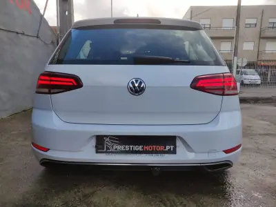 Volkswagen Golf 2018 - 15900 EUR, 106000 km - AUTO.MOTO.pt - 106000km - foto 27 de 29