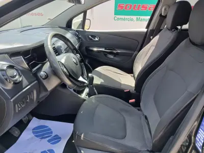 Renault Captur 2013 - 9950 EUR, 157174 km - AUTO.MOTO.pt - 157174km - foto 13 de 25