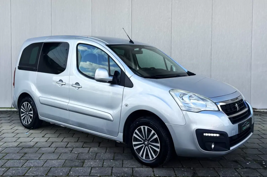 Peugeot Partner 2018 - 14900 EUR, 140000 km - AUTO.MOTO.pt - 140000km - foto 9 de 37
