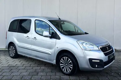 Peugeot Partner 2018 - 14900 EUR, 140000 km - AUTO.MOTO.pt - 140000km - foto 9 de 37