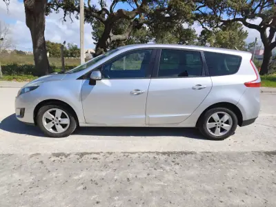 Renault Grand Scénic 2010 - 5900 EUR, 249000 km - AUTO.MOTO.pt - 249000km - foto 2 de 9