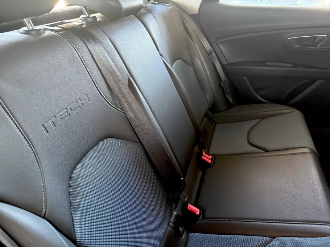 SEAT Leon 2015 - 14000 EUR, 181000 km - AUTO.MOTO.pt - 181000km - foto 55 de 92