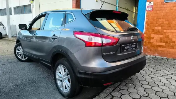 Nissan Qashqai 2015 - 13500 EUR, 165000 km - AUTO.MOTO.pt - 165000km - foto 6 de 16