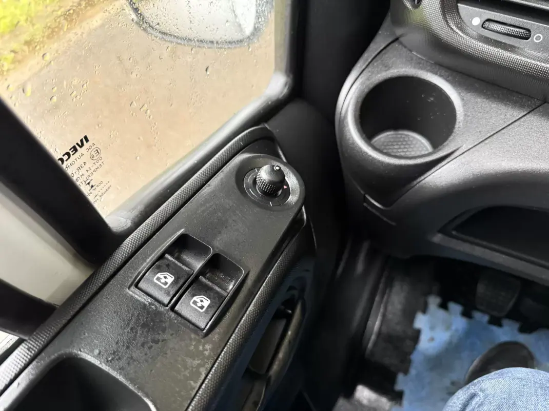 Iveco DAILY 35-140 CONTENTOR E PLATAFORMA 2020 - 28490 EUR, 91000 km - AUTO.MOTO.pt - 91000km - foto 29 de 34