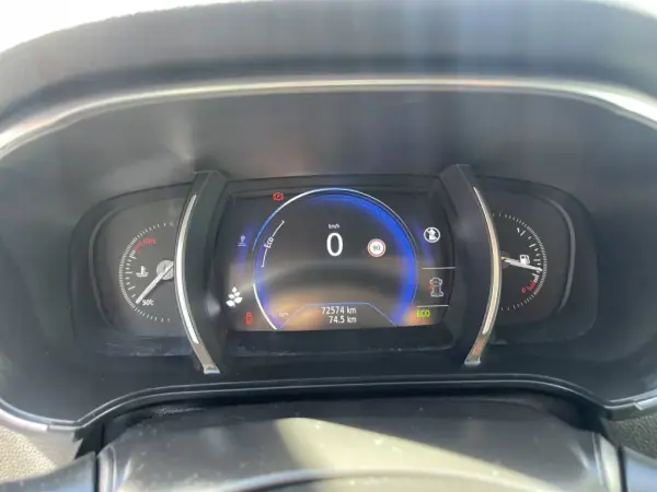 Renault Mégane Sport Tourer 2019 - 17950 EUR, 72574 km - AUTO.MOTO.pt - 72574km - foto 11 de 12