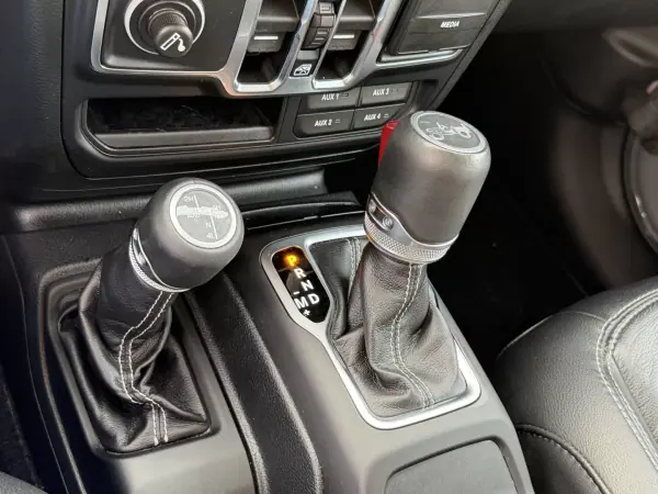 Jeep Wrangler Unlimited 2019 - 70000 EUR, 88541 km - AUTO.MOTO.pt - 88541km - foto 14 de 17