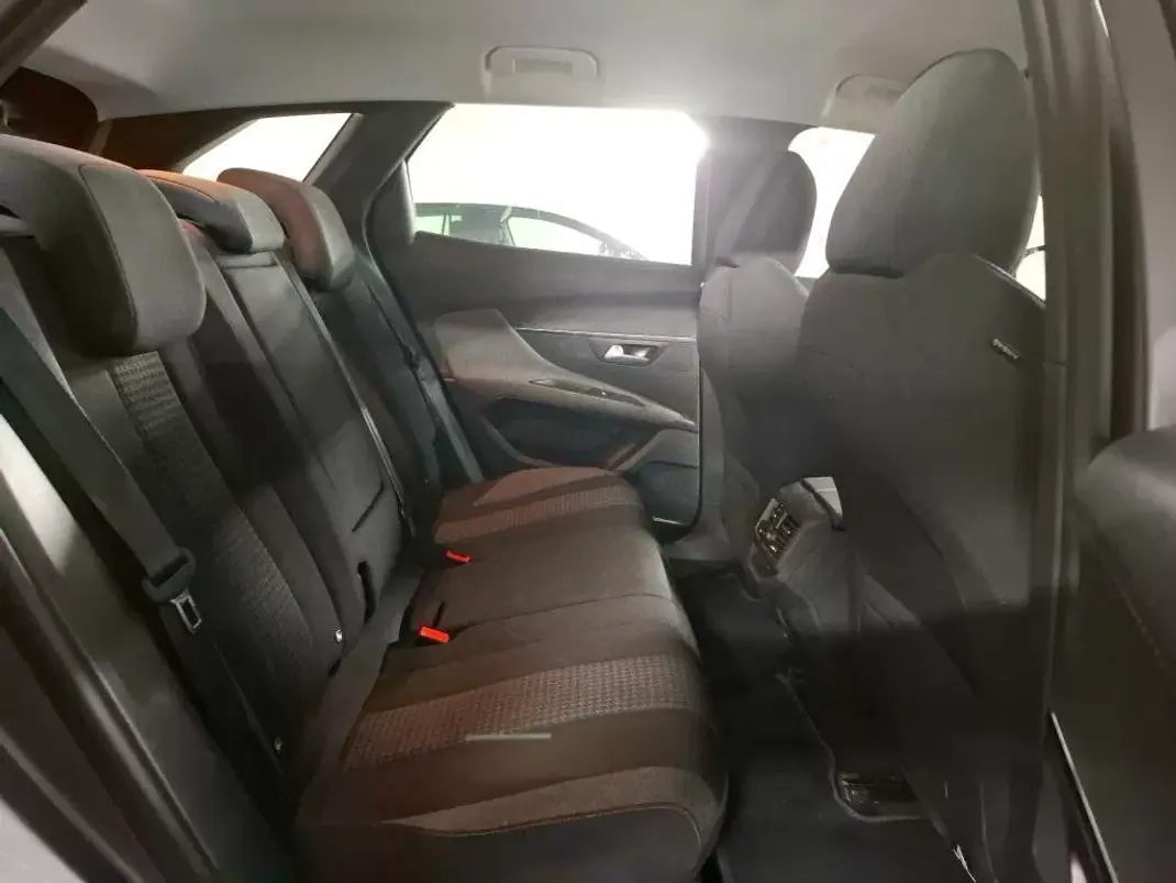 Peugeot 3008 2021 - 18990 EUR, 156304 km - AUTO.MOTO.pt - 156304km - foto 8 de 10