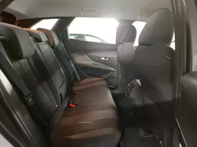 Peugeot 3008 2021 - 18990 EUR, 156304 km - AUTO.MOTO.pt - 156304km - foto 8 de 10