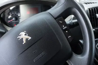 Peugeot Boxer 2020 - 17999 EUR, 157000 km - AUTO.MOTO.pt - 157000km - foto 14 de 17