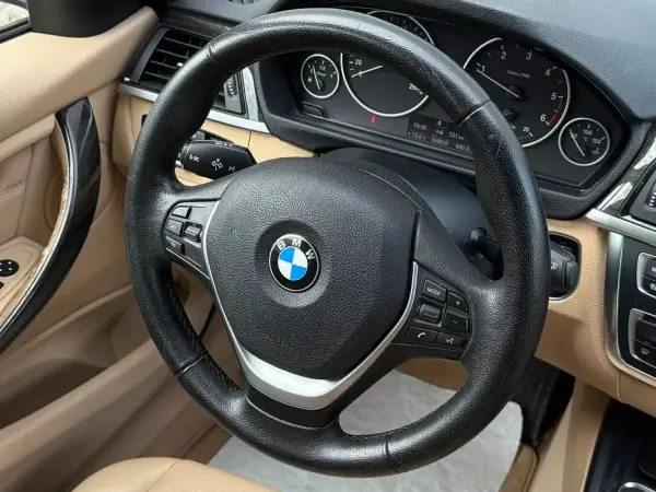 BMW 318 2012 - 11750 EUR, 171517 km - AUTO.MOTO.pt - 171517km - foto 8 de 12