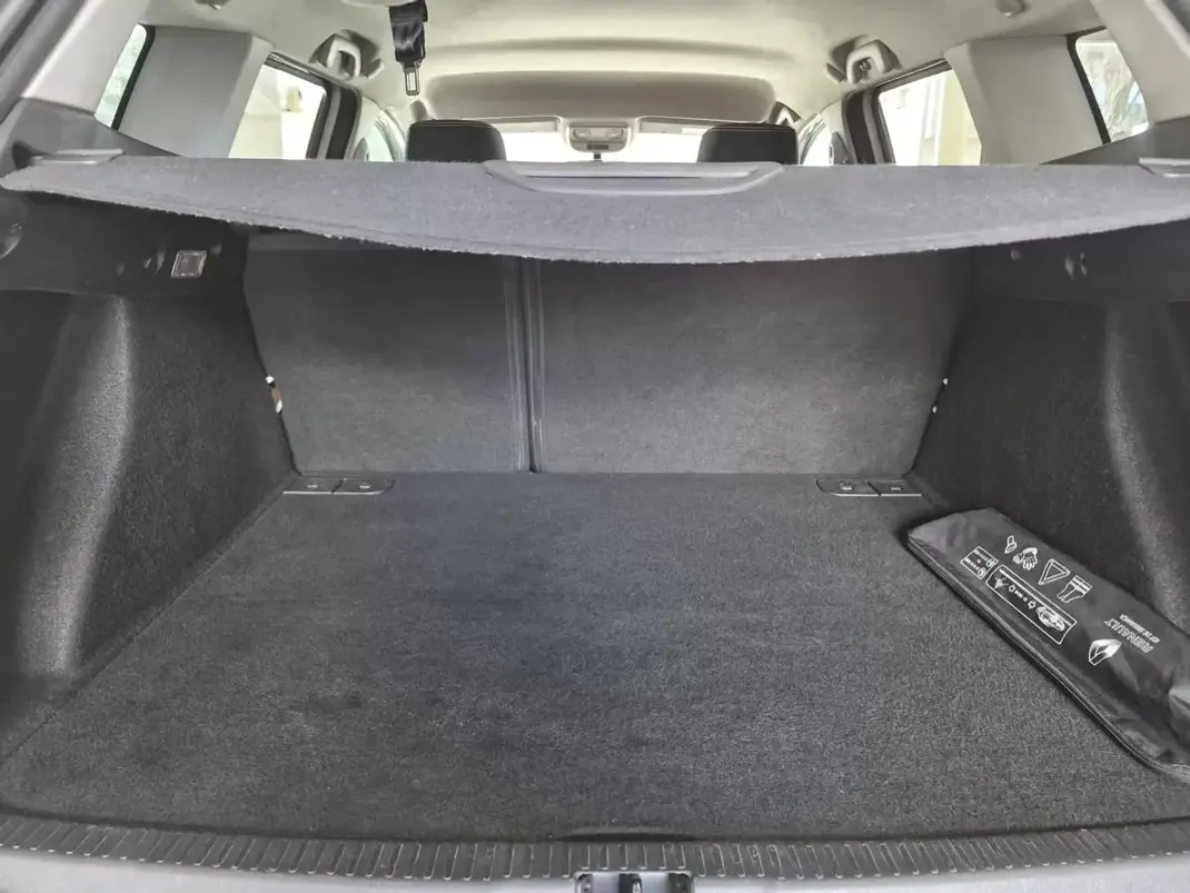 Renault Clio Sport Tourer 2018 - 11250 EUR, 87756 km - AUTO.MOTO.pt - 87756km - foto 16 de 30