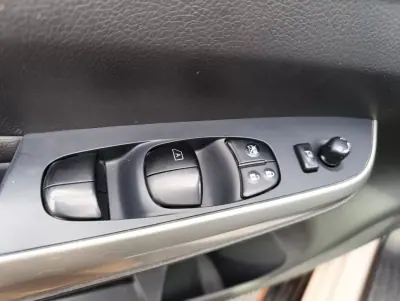 Nissan Navara 2021 - 33900 EUR, 151424 km - 151424km - foto 4 de 27