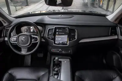 Volvo XC 90 2021 - 48990 EUR, 93199 km - AUTO.MOTO.pt - 93199km - foto 35 de 43