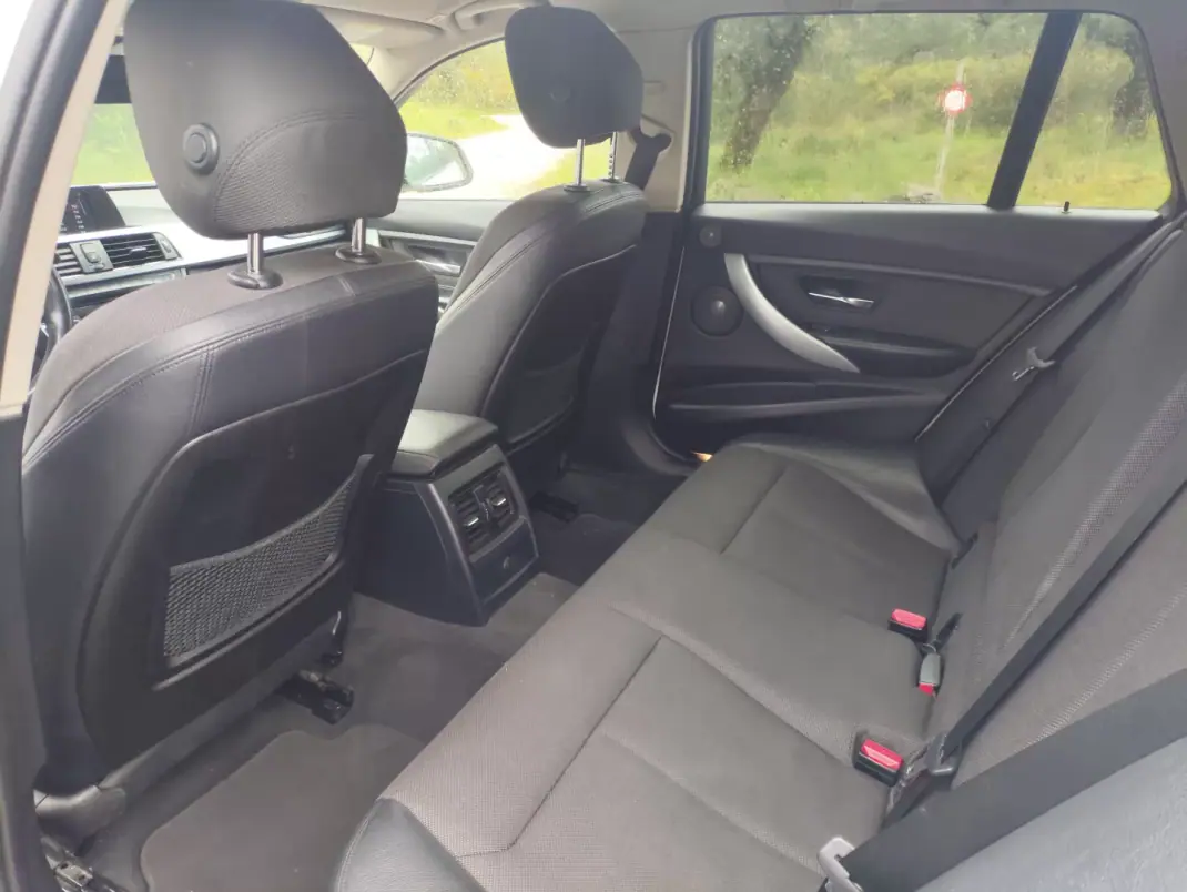 BMW 320 2014 - 13000 EUR, 283400 km - AUTO.MOTO.pt - 283400km - foto 8 de 11