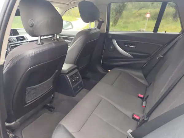 BMW 320 2014 - 13000 EUR, 283400 km - AUTO.MOTO.pt - 283400km - foto 8 de 11