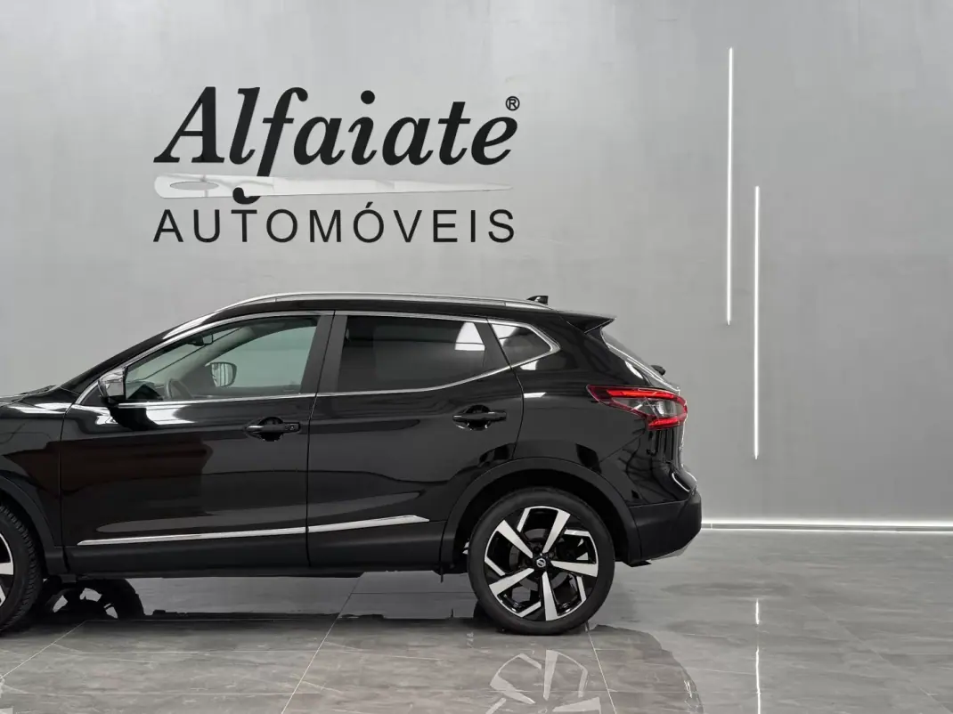 Nissan Qashqai 2017 - 16890 EUR, 117000 km - AUTO.MOTO.pt - 117000km - foto 3 de 6
