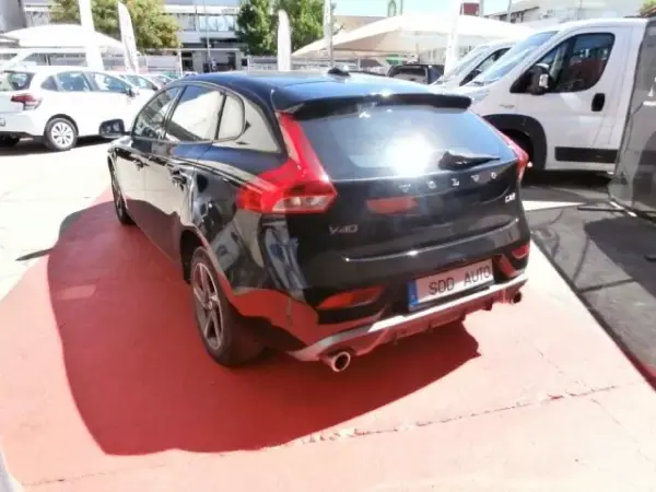 Volvo V40 2017 - 16800 EUR, 170641 km - AUTO.MOTO.pt - 170641km - foto 8 de 41