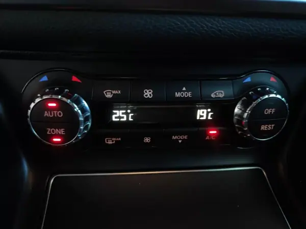 Mercedes-Benz GLA 200 2018 - 22750 EUR, 191200 km - AUTO.MOTO.pt - 191200km - foto 32 de 36