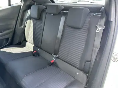 Peugeot 2008 2021 - 14900 EUR, 200000 km - AUTO.MOTO.pt - 200000km - foto 25 de 55