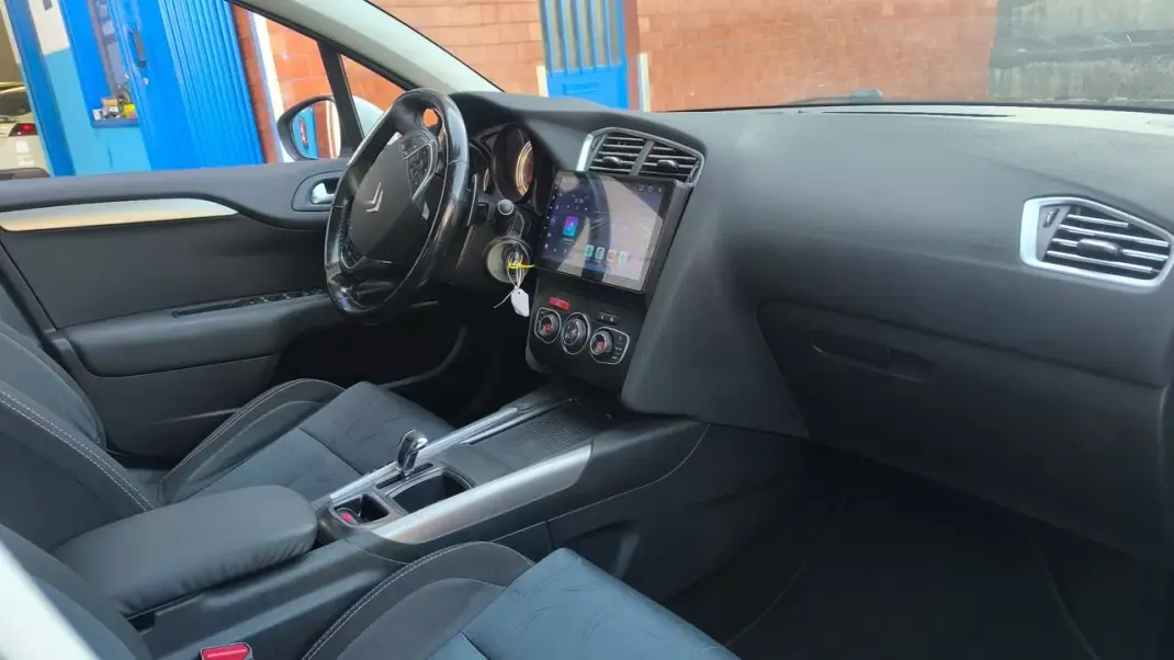 Citroën C4 2012 - 8900 EUR, 180000 km - AUTO.MOTO.pt - 180000km - foto 6 de 24