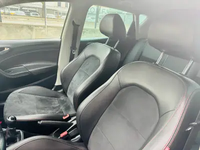 SEAT Ibiza 2015 - 15000 EUR, 159000 km - AUTO.MOTO.pt - 159000km - foto 17 de 20