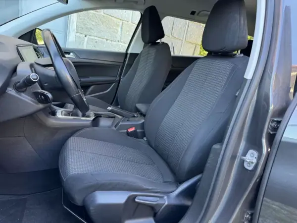 Peugeot 308 SW 2019 - 13000 EUR, 76390 km - AUTO.MOTO.pt - 76390km - foto 18 de 22