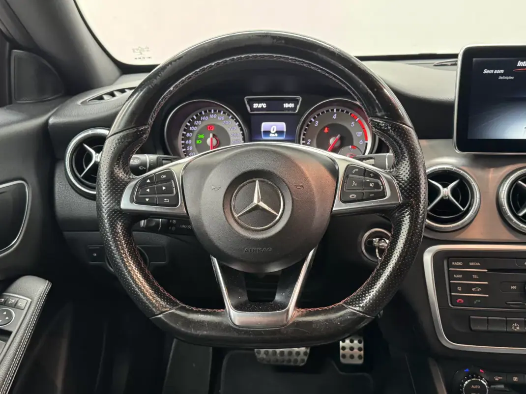 Mercedes-Benz CLA 200 2015 - 21990 EUR, 72000 km - AUTO.MOTO.pt - 72000km - foto 23 de 27
