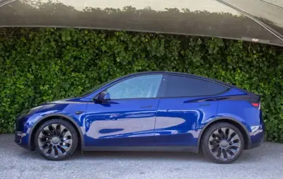 Tesla Model Y 2021 - 32500 EUR, 97400 km - AUTO.MOTO.pt - 97400km - foto 7 de 17