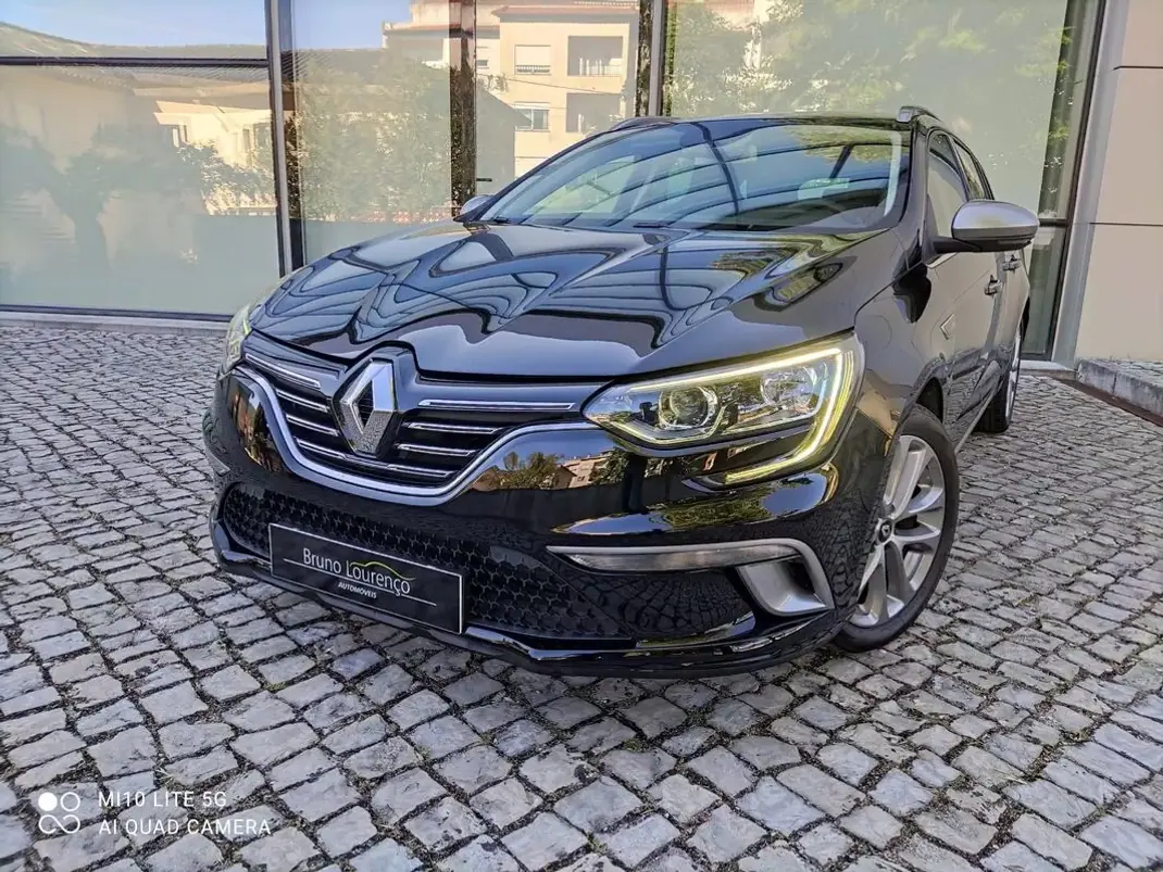 Renault Mégane Sport Tourer 2018 - 14900 EUR, 112000 km - AUTO.MOTO.pt - 112000km - foto 2 de 28