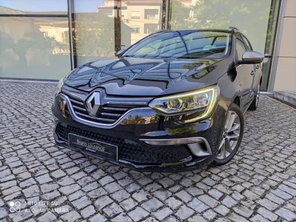Renault Mégane Sport Tourer 2018 - 14900 EUR, 112000 km - AUTO.MOTO.pt - 112000km - foto 2 de 28