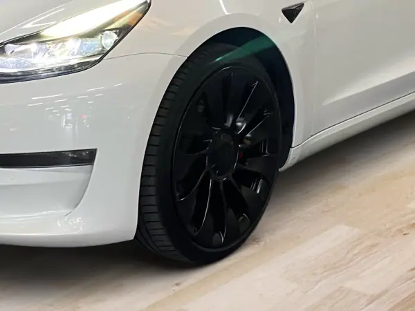 Tesla Model 3 2022 - 35950 EUR, 86200 km - AUTO.MOTO.pt - 86200km - foto 6 de 19