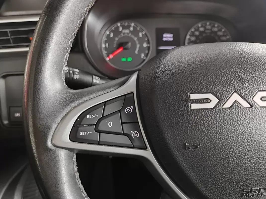 Dacia Duster 2023 - 16750 EUR, 65400 km - AUTO.MOTO.pt - 65400km - foto 25 de 35