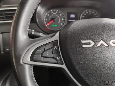 Dacia Duster 2023 - 16750 EUR, 65400 km - AUTO.MOTO.pt - 65400km - foto 25 de 35