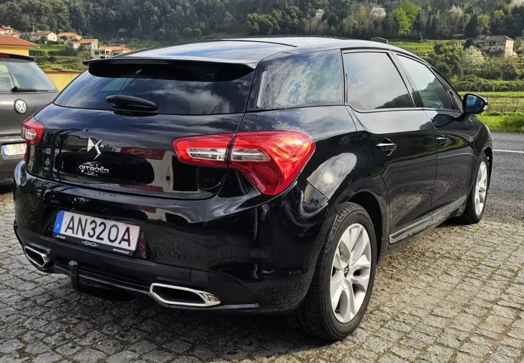 Citroën DS5 2014 - 13999 EUR, 160000 km - AUTO.MOTO.pt - 160000km - foto 2 de 29