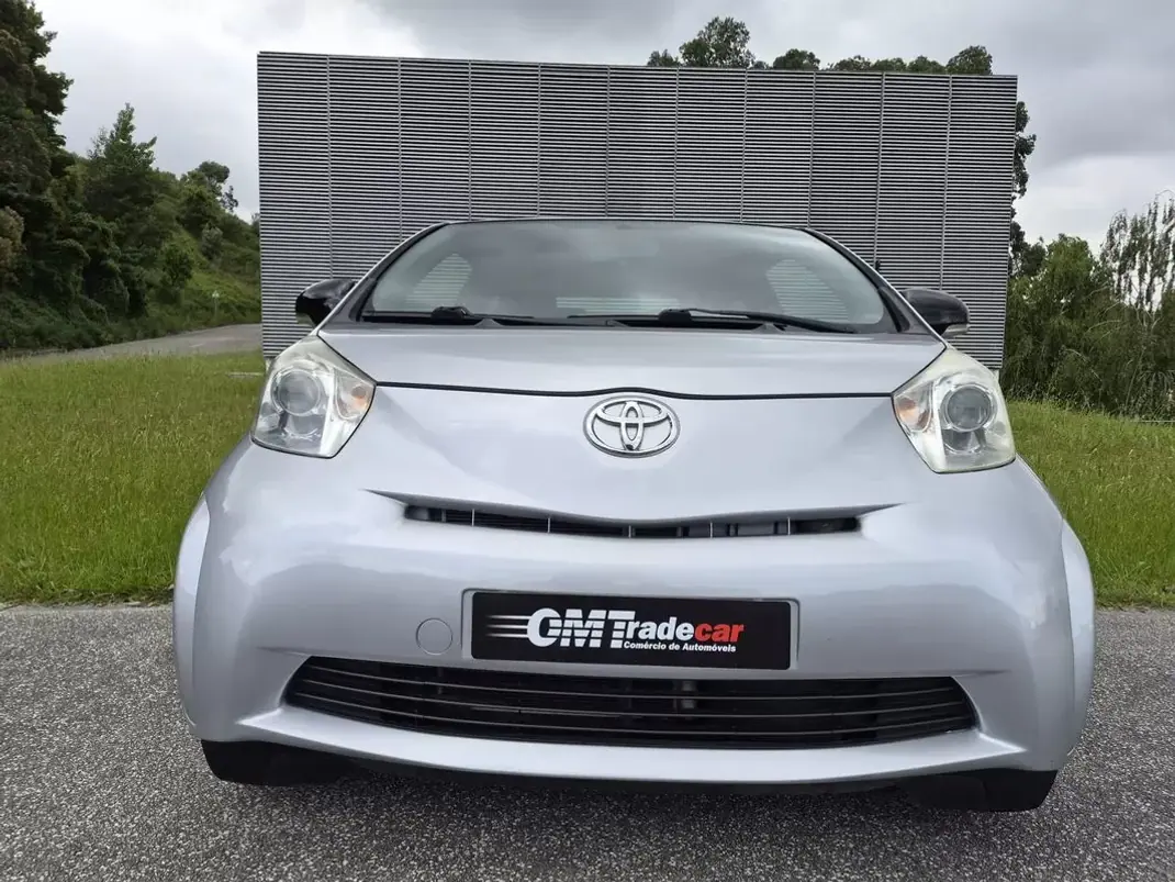 Toyota iQ 2011 - 7499 EUR, 126382 km - AUTO.MOTO.pt - 126382km - foto 9 de 25